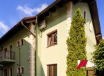 Inchiriez apartament 3 camere situat la casa in zona Bucegi,cu gradina